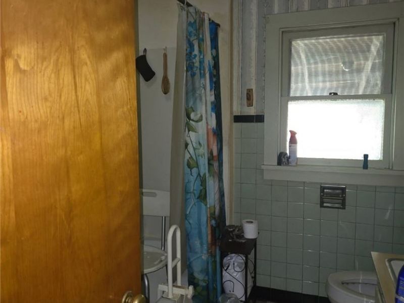 355 E Oregon Avenue, Sebring, OH 44672 Photo 3