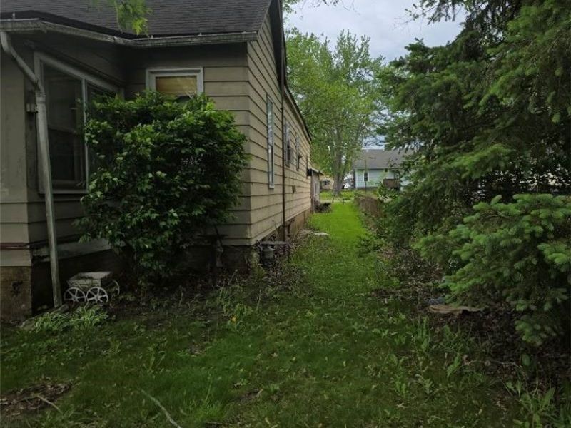 355 E Oregon Avenue, Sebring, OH 44672 Photo 9