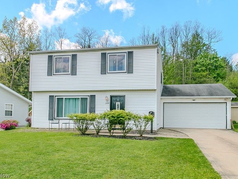 344 Karen Drive, Chardon, OH 44024 Photo 2