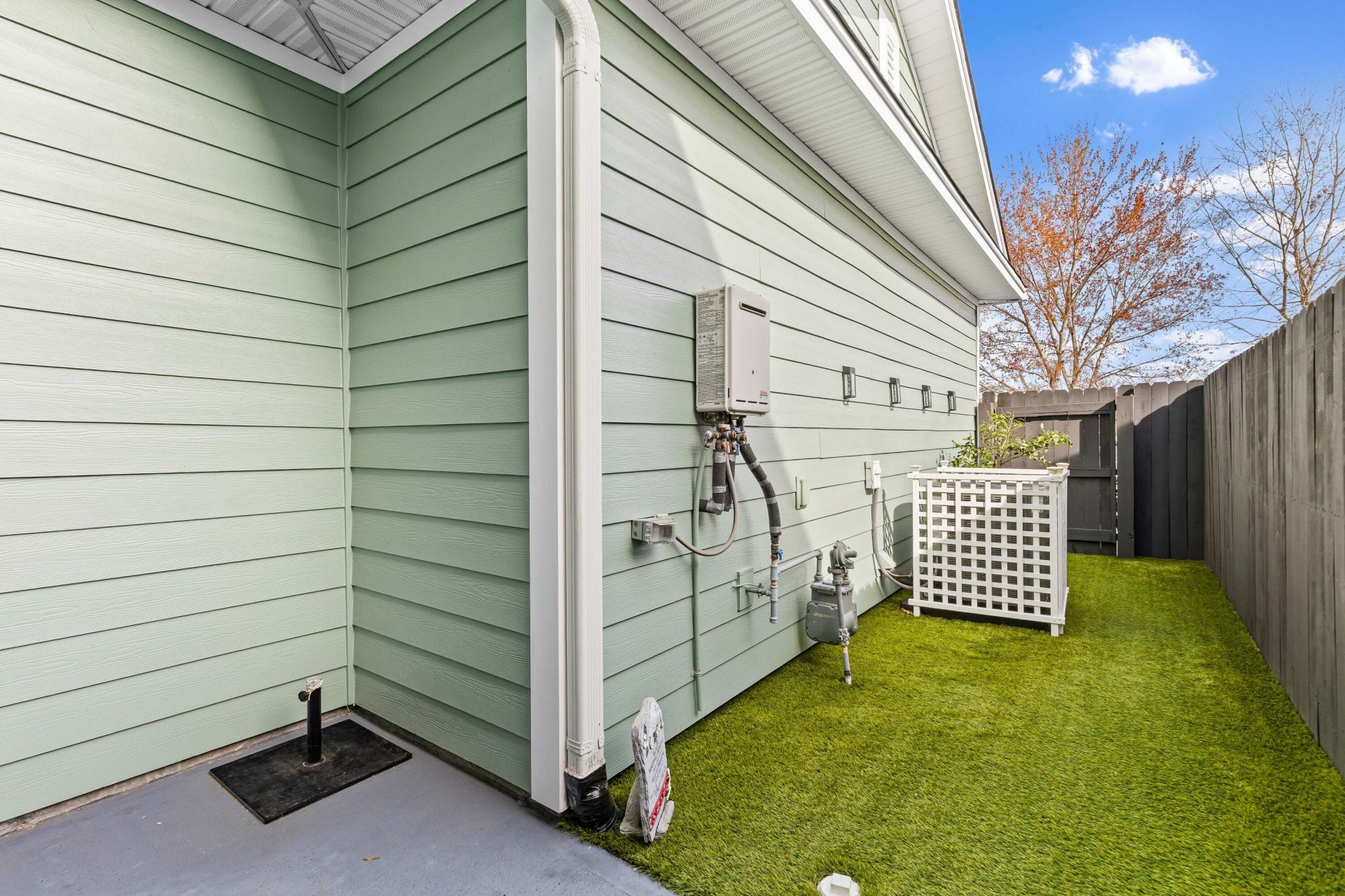 2068 Promenade Court Photo 23