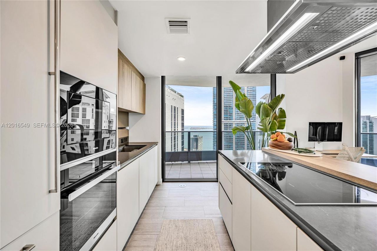 1000 Brickell Plz , Unit 4601, Miami, FL 33131 Photo