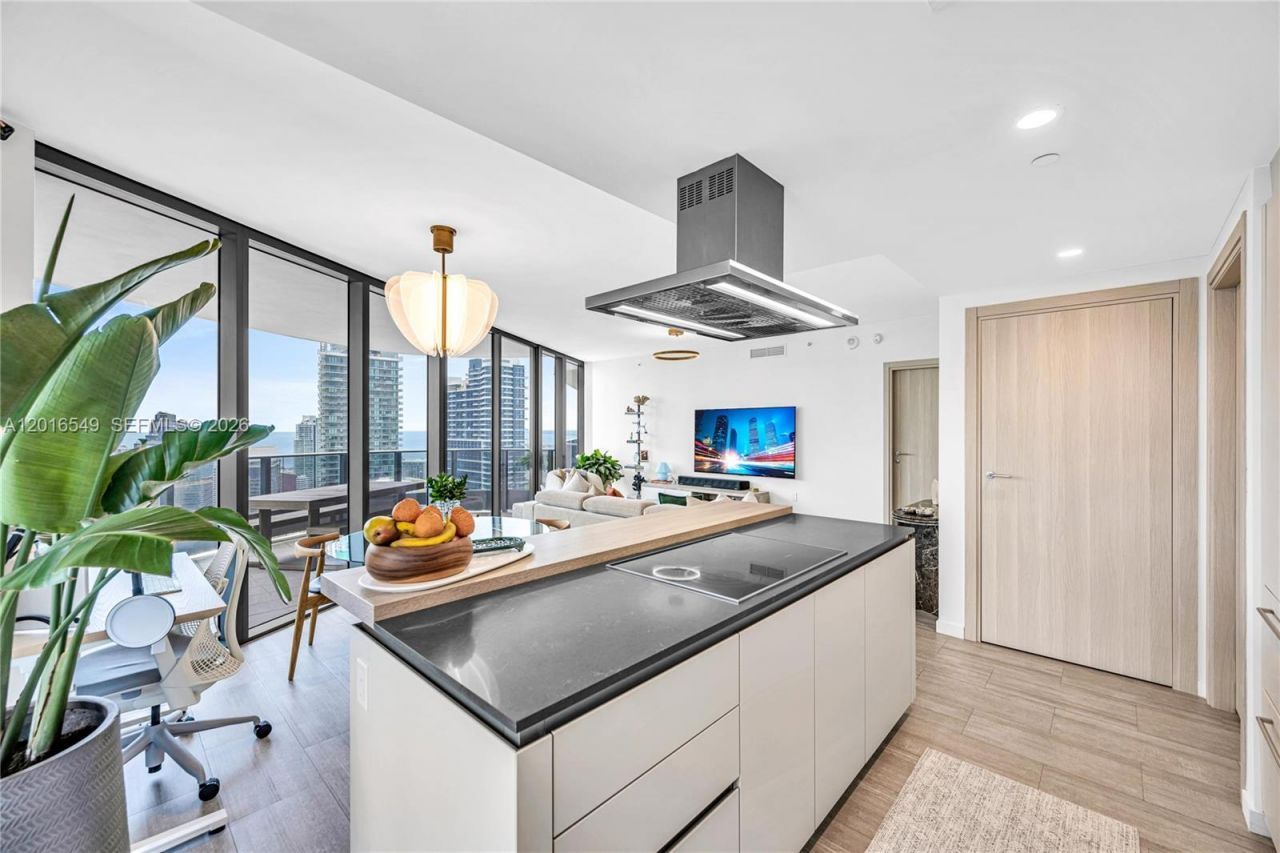 1000 Brickell Plz , Unit 4601, Miami, FL 33131 Photo