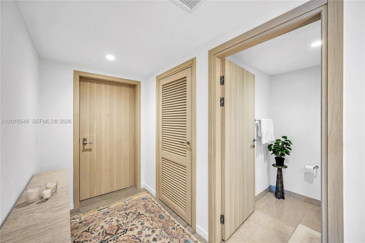 1000 Brickell Plz , Unit 4601, Miami, FL 33131 Photo