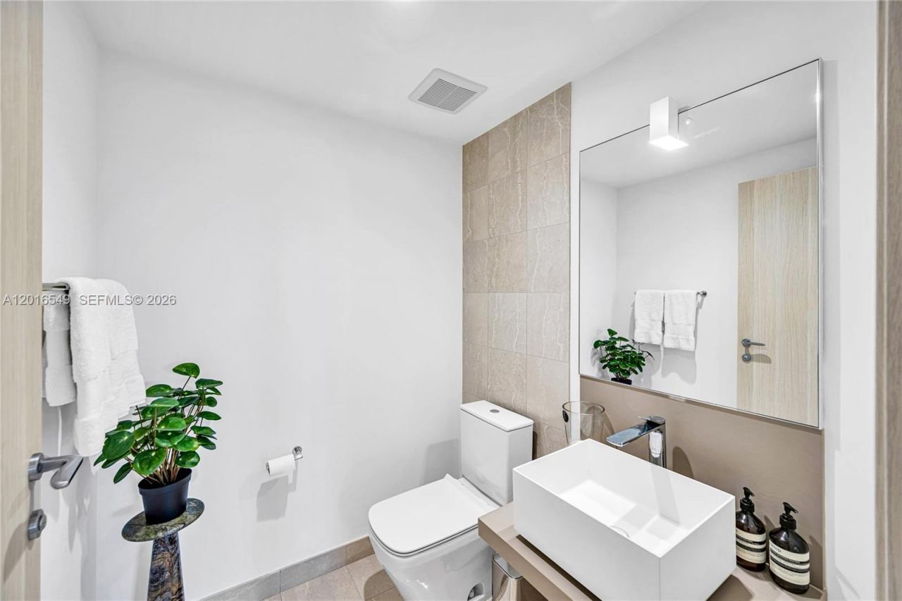 1000 Brickell Plz , Unit 4601, Miami, FL 33131 Photo