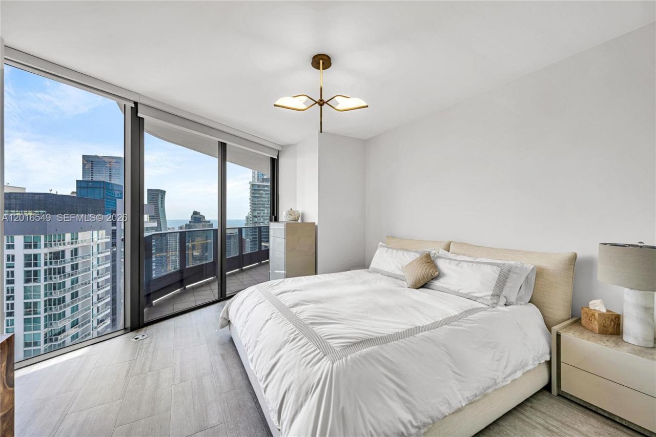 1000 Brickell Plz , Unit 4601, Miami, FL 33131 Photo