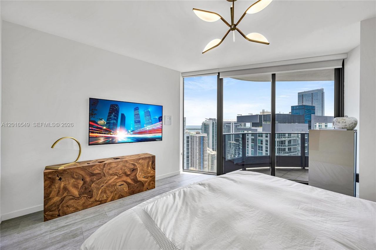 1000 Brickell Plz , Unit 4601, Miami, FL 33131 Photo