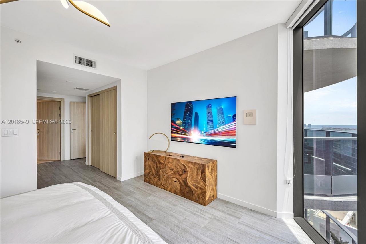1000 Brickell Plz , Unit 4601, Miami, FL 33131 Photo