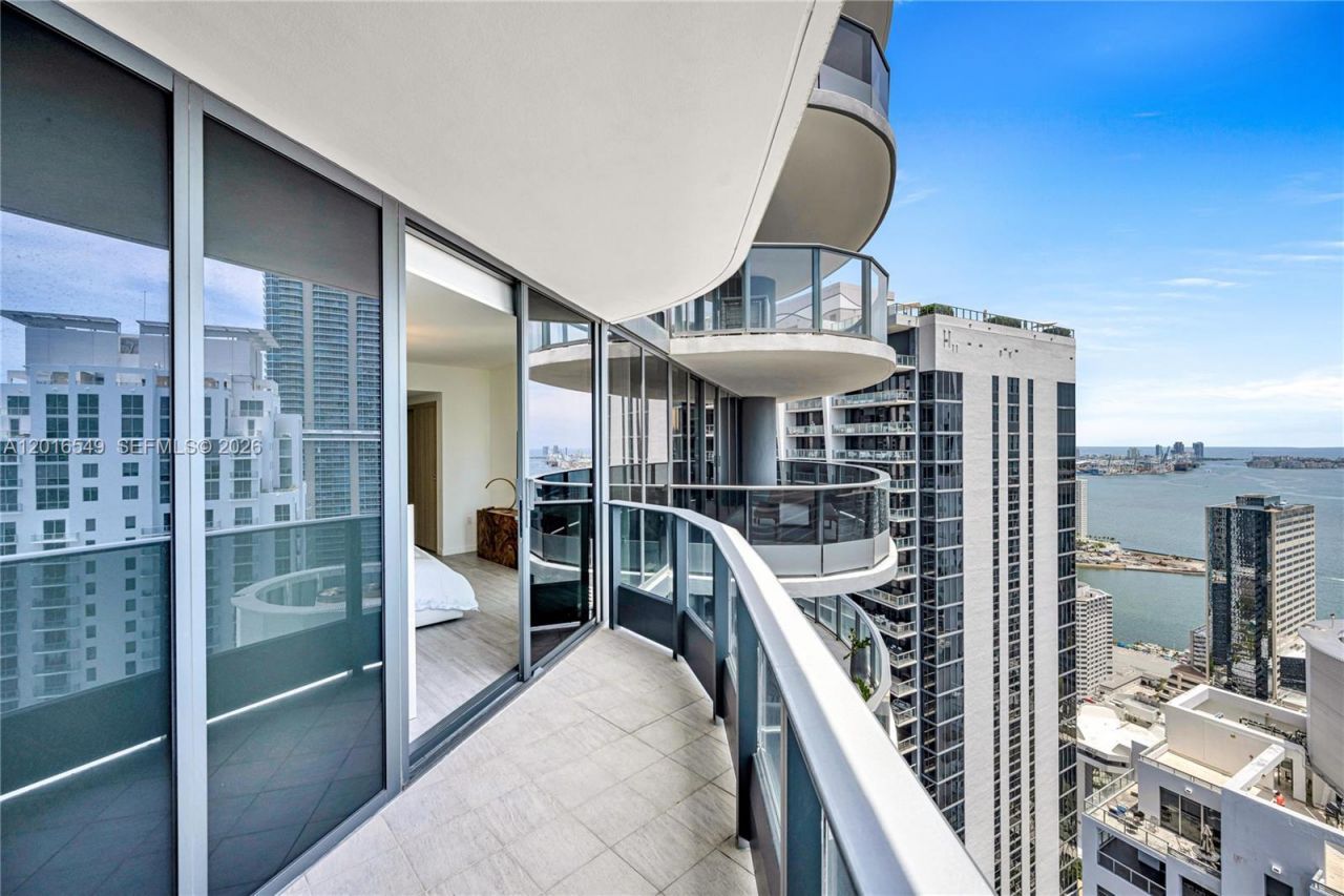 1000 Brickell Plz , Unit 4601, Miami, FL 33131 Photo