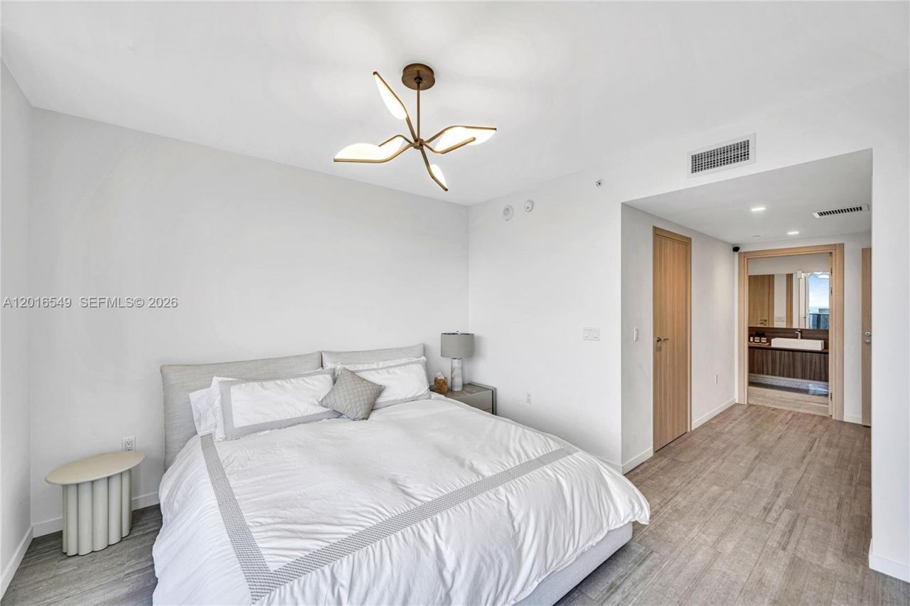1000 Brickell Plz , Unit 4601, Miami, FL 33131 Photo