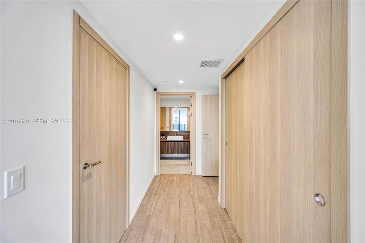 1000 Brickell Plz , Unit 4601, Miami, FL 33131 Photo
