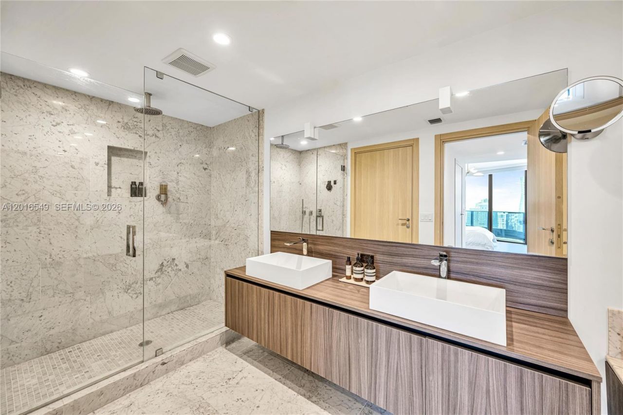 1000 Brickell Plz , Unit 4601, Miami, FL 33131 Photo