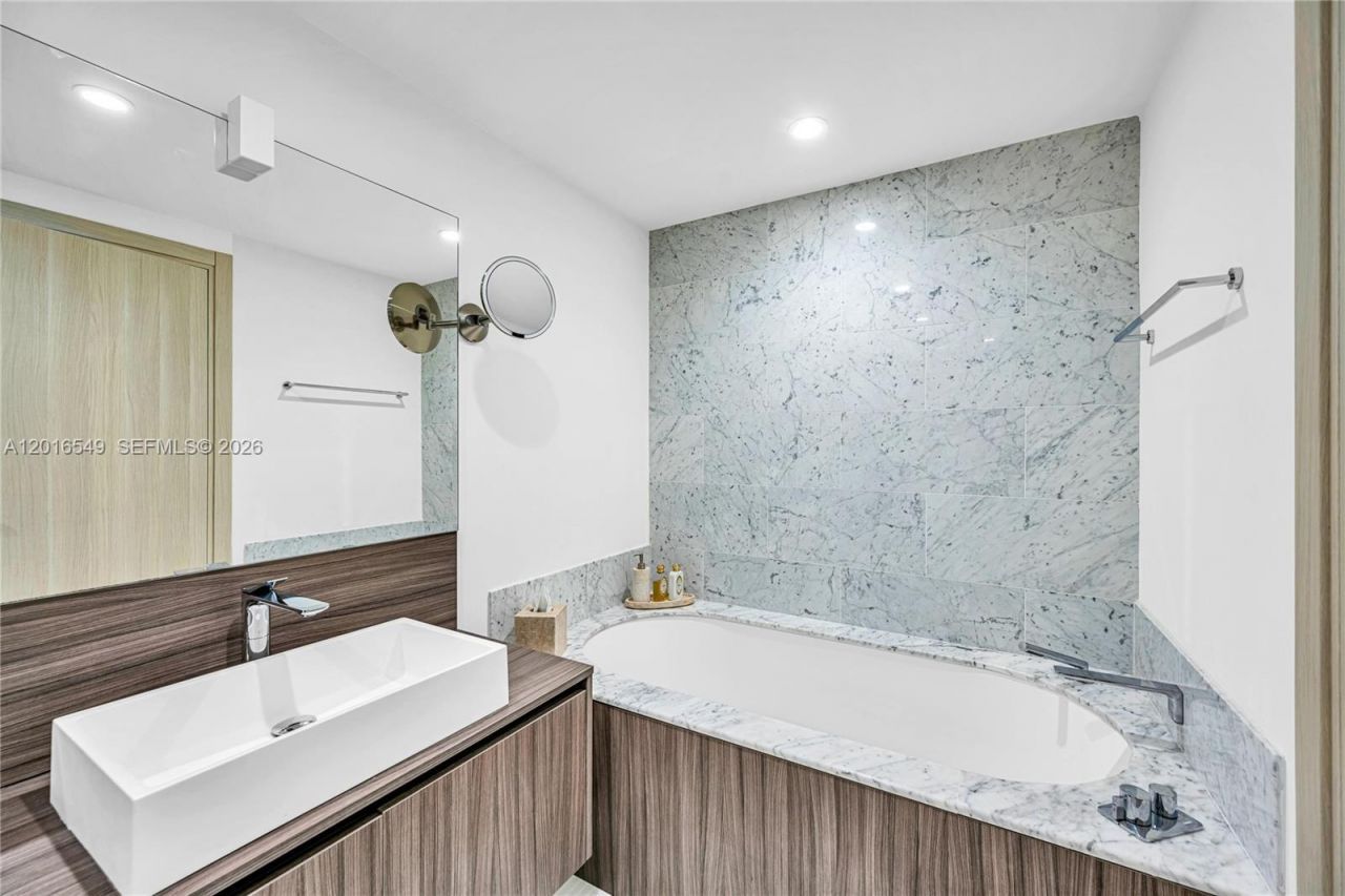 1000 Brickell Plz , Unit 4601, Miami, FL 33131 Photo