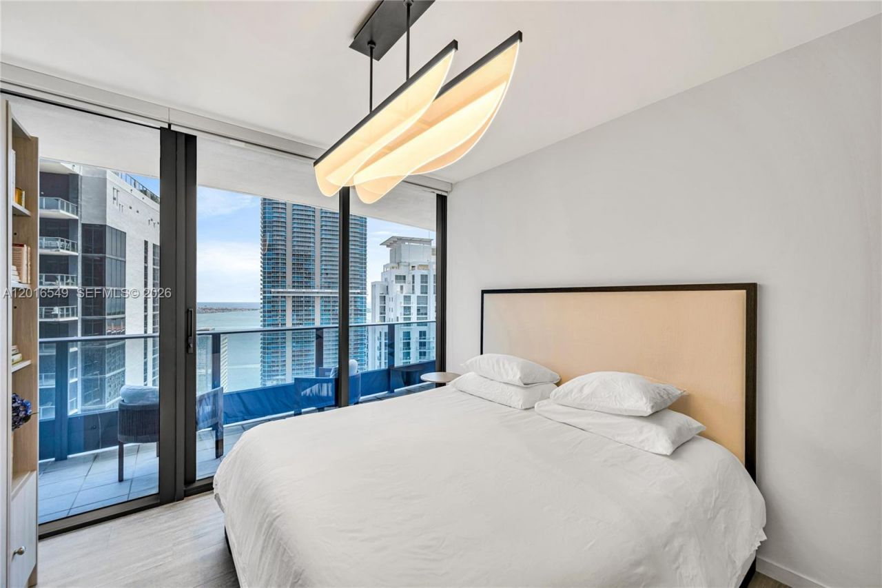 1000 Brickell Plz , Unit 4601, Miami, FL 33131 Photo
