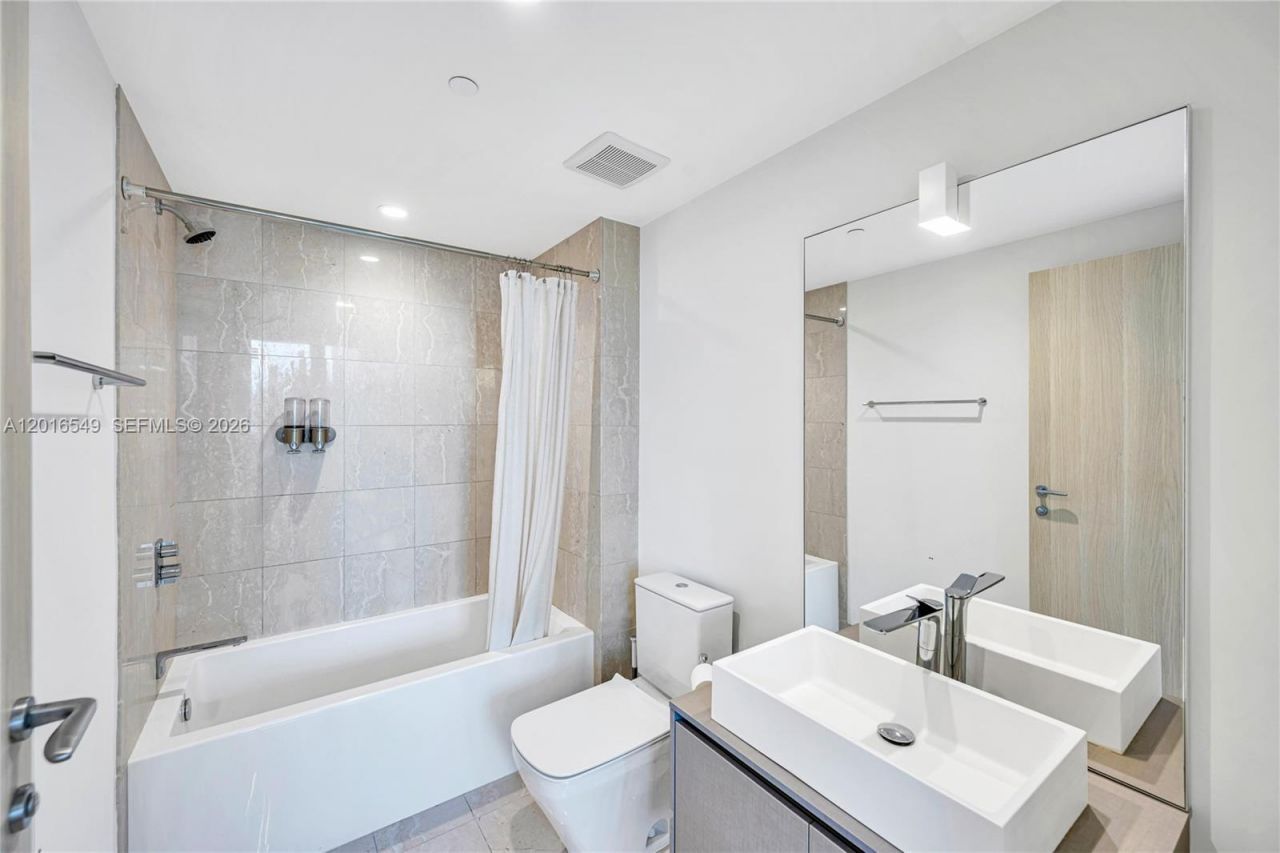 1000 Brickell Plz , Unit 4601, Miami, FL 33131 Photo