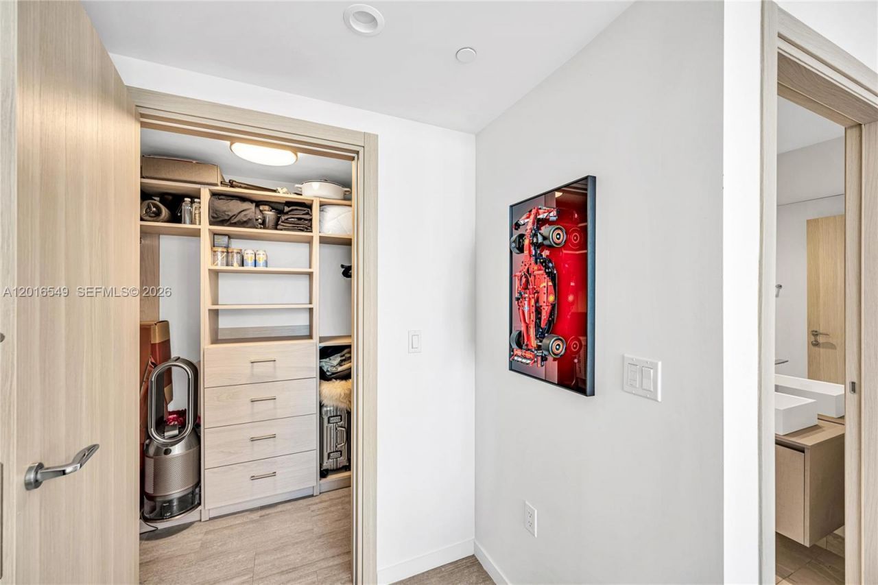 1000 Brickell Plz , Unit 4601, Miami, FL 33131 Photo