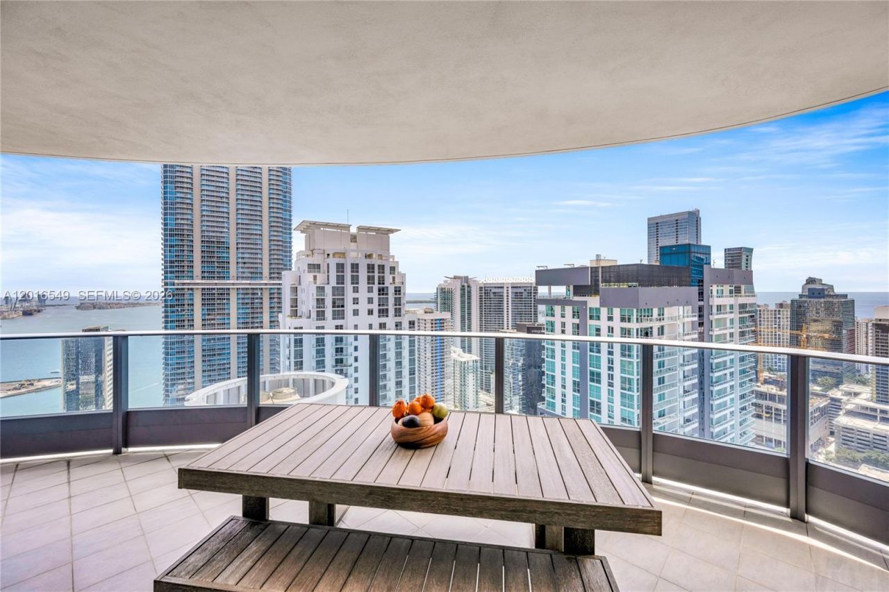 1000 Brickell Plz , Unit 4601, Miami, FL 33131 Photo