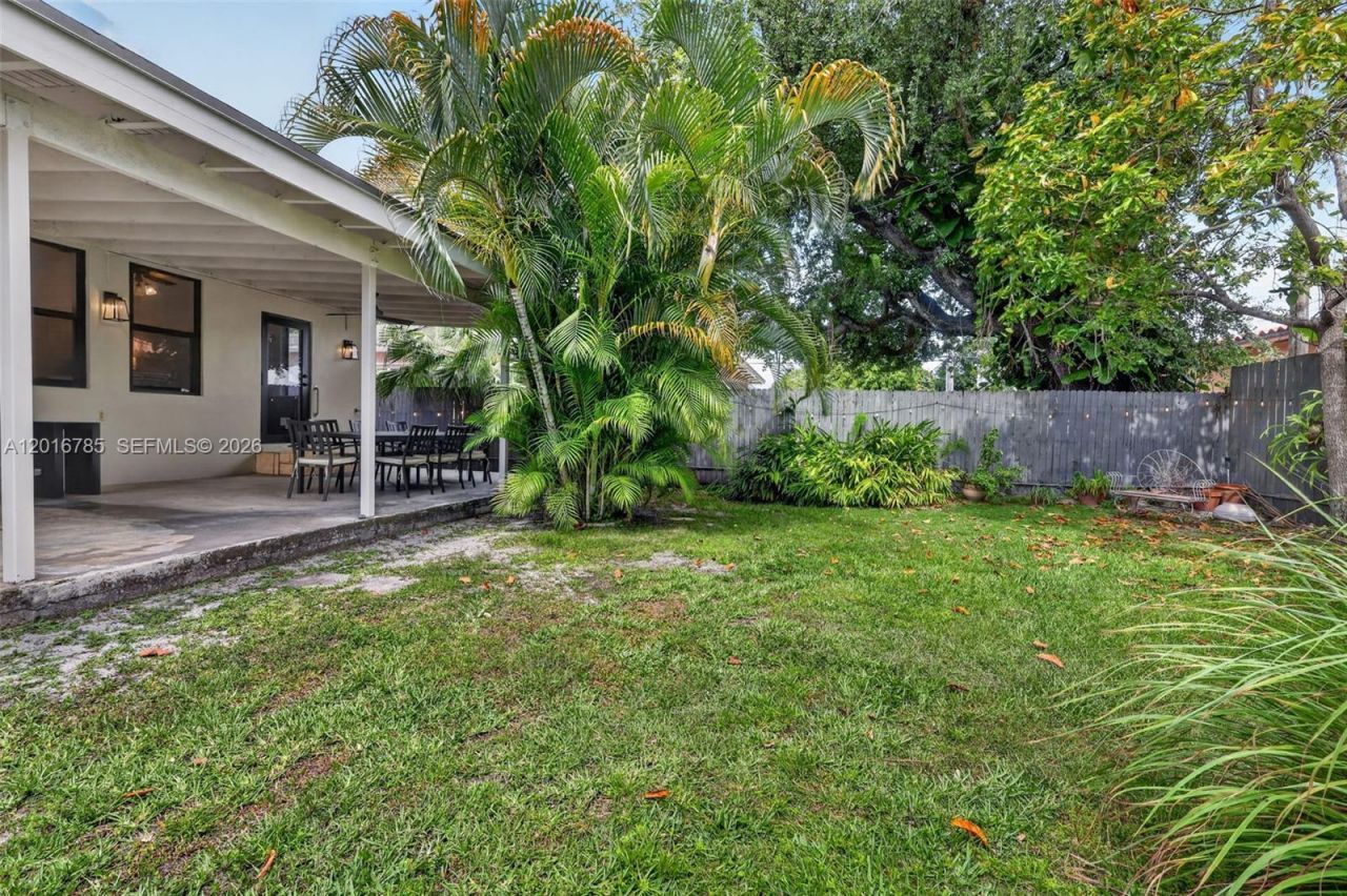 1871 SW 23rd St, Miami, FL 33145 Photo