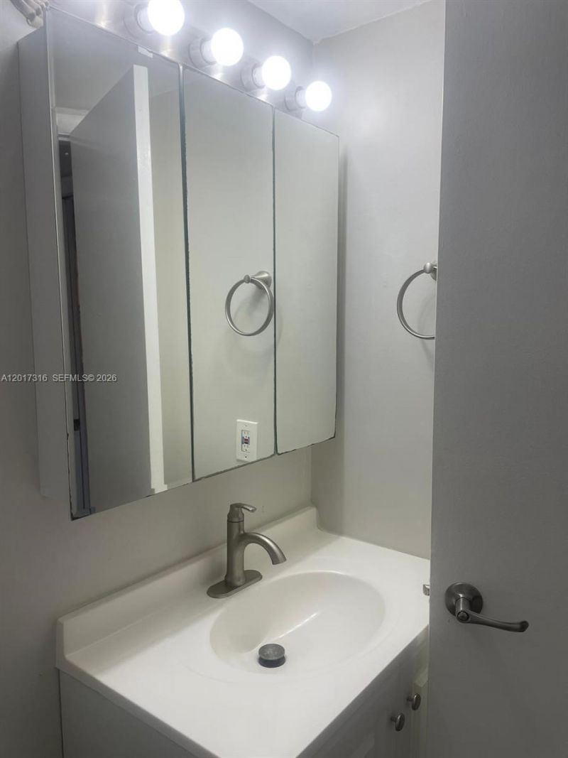 660 Tennis Club Dr , Unit 101, Fort Lauderdale, FL 33311 Photo