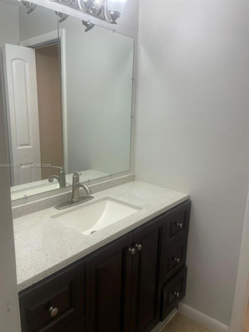 660 Tennis Club Dr , Unit 101, Fort Lauderdale, FL 33311 Photo