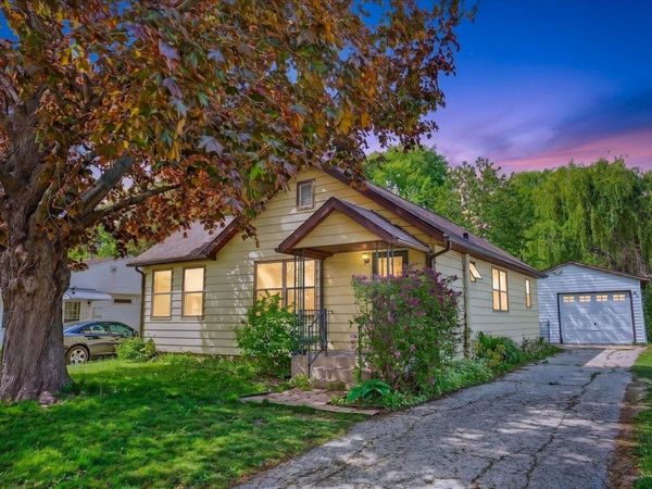 844 Ridgewood Way, Madison, WI 53713