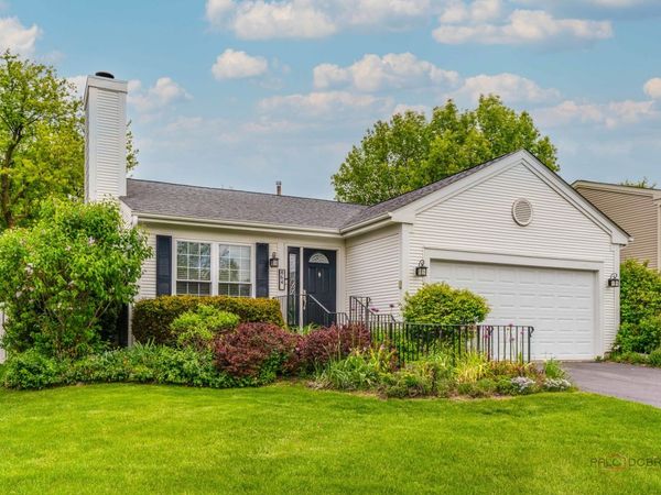 864 Fox Chase Drive , Round Lake Beach, IL 60073