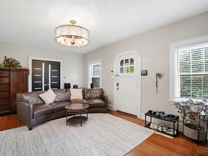 961 Marion Avenue, Cincinnati, OH 45229 Photo 4