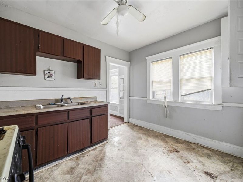 10022 Adams Avenue, Cleveland, OH 44108 Photo 19