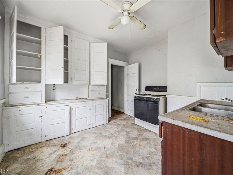 10022 Adams Avenue, Cleveland, OH 44108 Photo 21