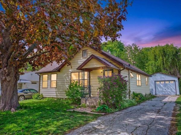 844 Ridgewood Way, Madison, WI 53713