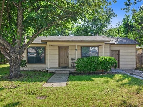 988 N Clinton Street , Stephenville, TX 76401