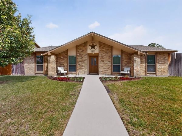 1915 Glenrose Lane, Carrollton, TX 75007