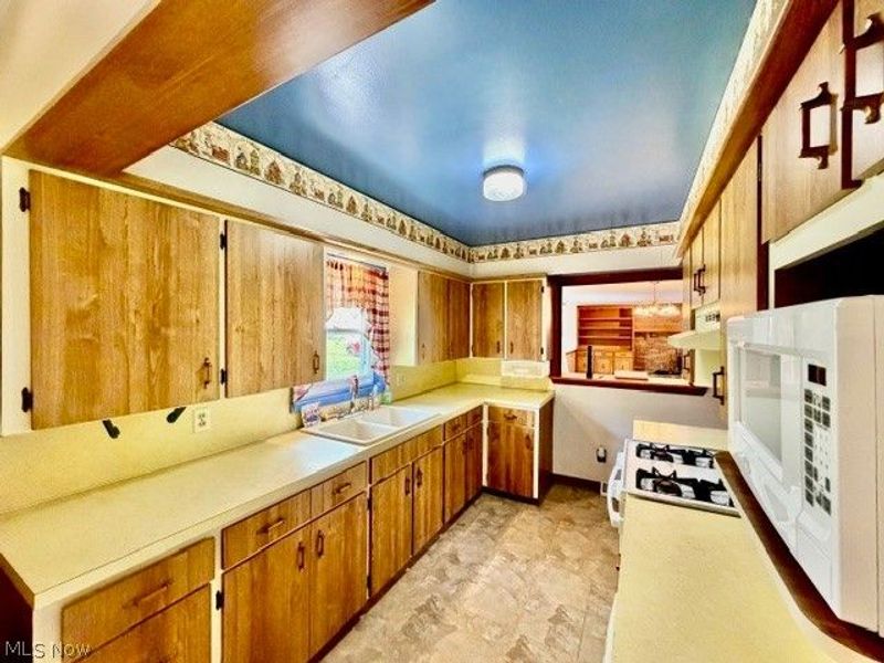 6867 Wren Avenue NW, North Canton, OH 44720 Photo 9