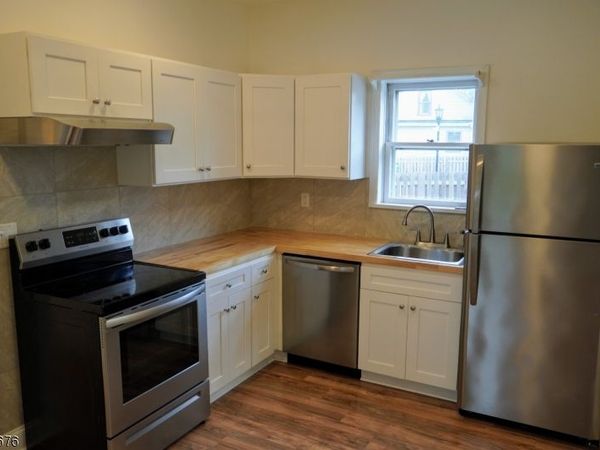 48 Trinity St, Newton, NJ 07860