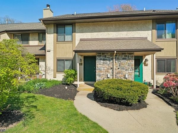 265 Hampshire Dr, Plainsboro, NJ 08536