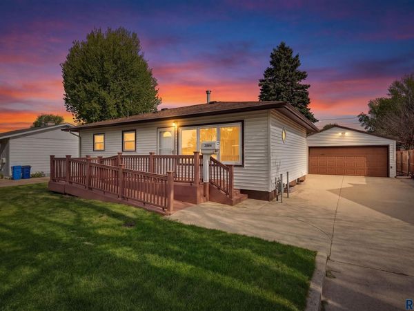 2404 E 19th St, Sioux Falls, SD 57103