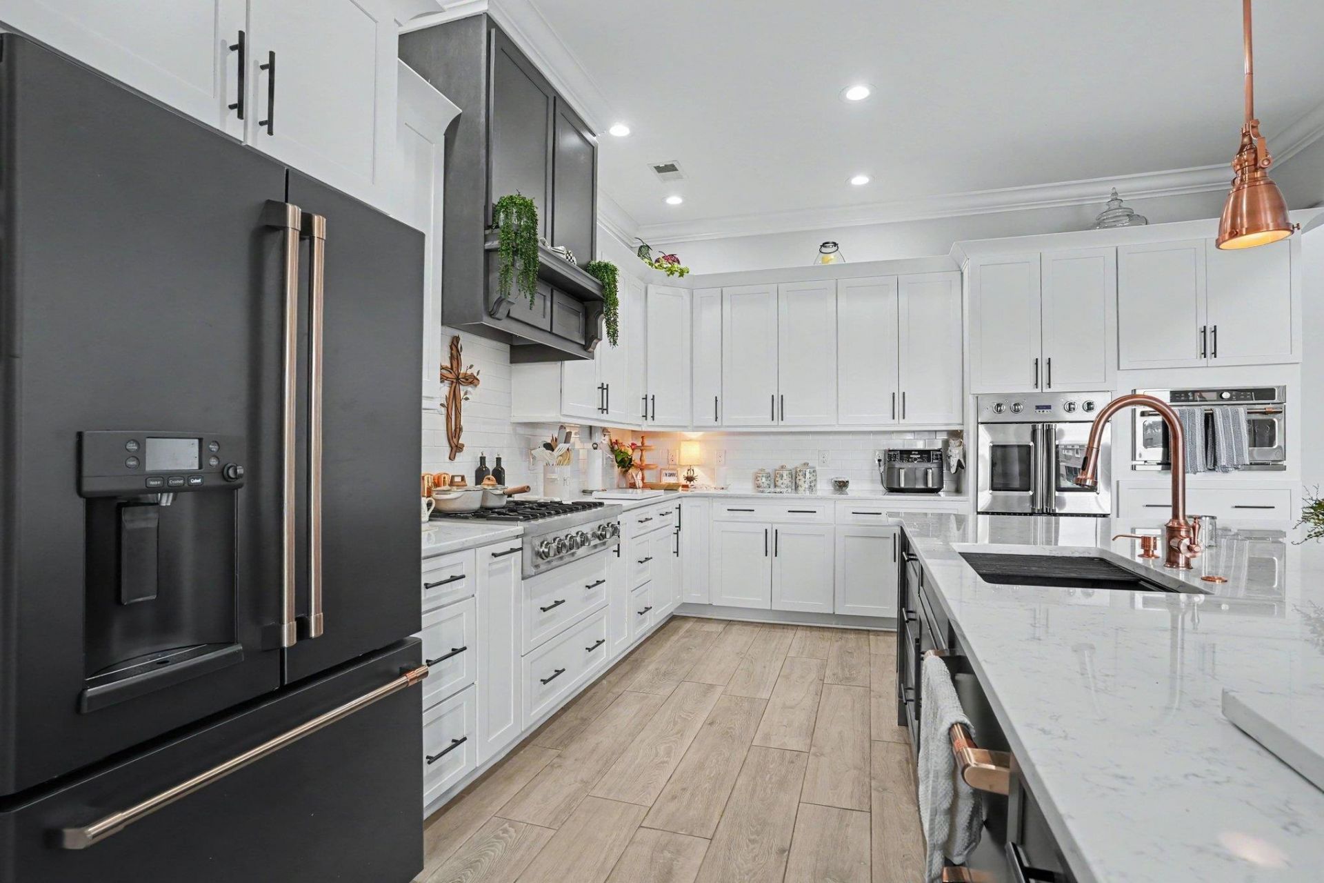 898 Waterton Ave.  Photo 14