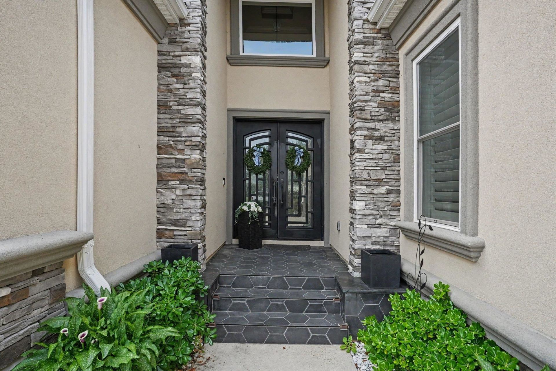 898 Waterton Ave.  Photo 5