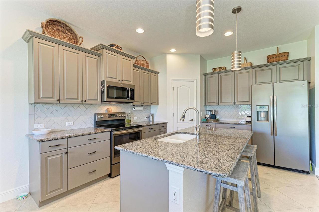 7750 Ridgelake Circle , Bradenton, FL 34203 Photo