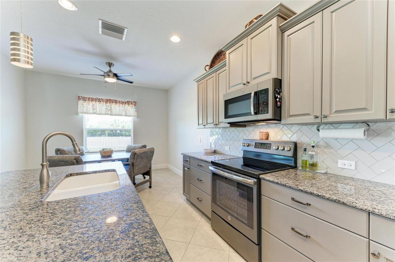 7750 Ridgelake Circle , Bradenton, FL 34203 Photo