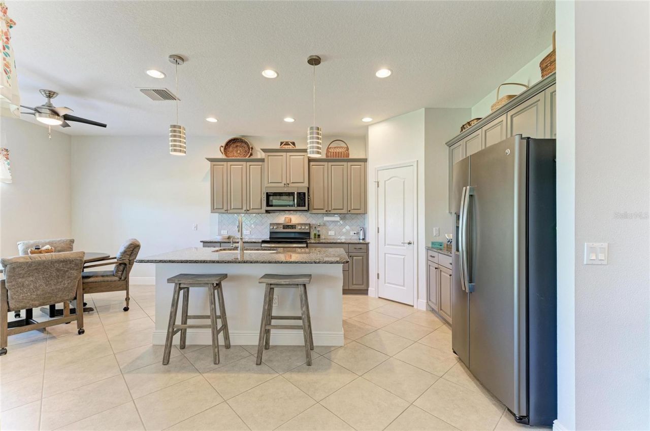 7750 Ridgelake Circle , Bradenton, FL 34203 Photo