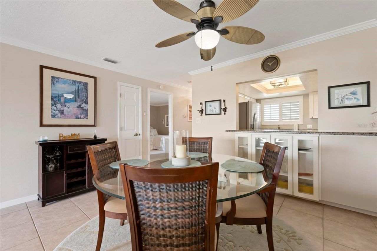 711 Manatee Avenue, Holmes Beach, FL 34217 Photo