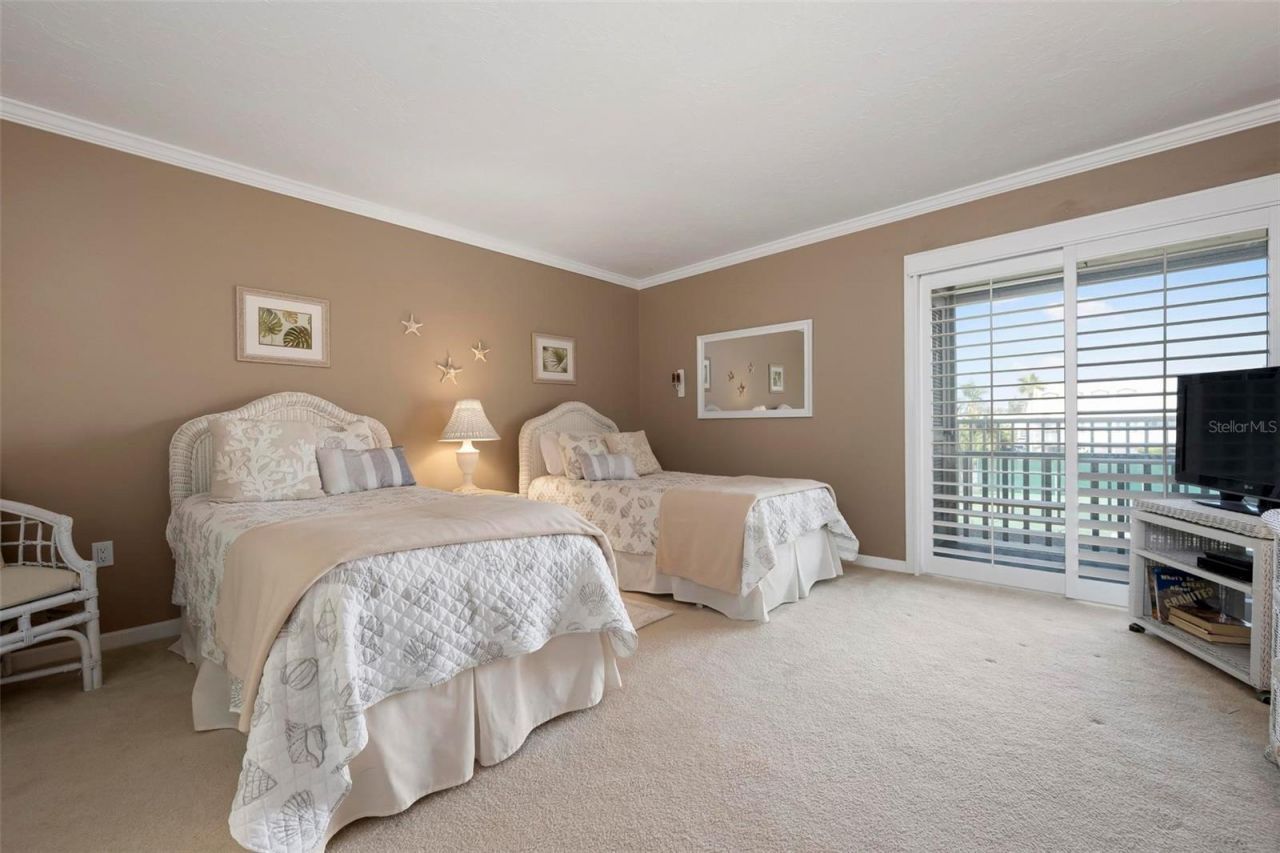 711 Manatee Avenue, Holmes Beach, FL 34217 Photo