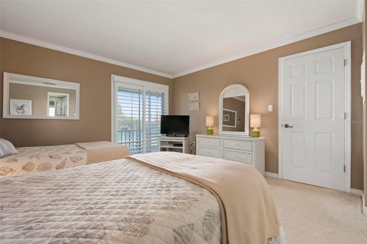 711 Manatee Avenue, Holmes Beach, FL 34217 Photo
