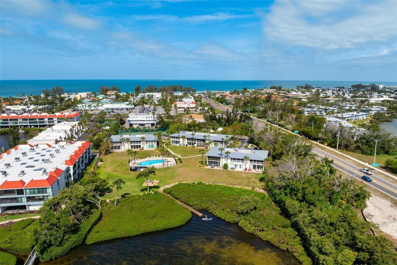 711 Manatee Avenue, Holmes Beach, FL 34217 Photo