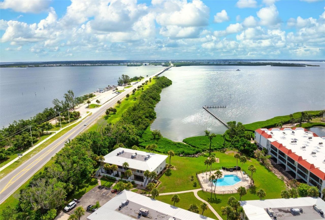 711 Manatee Avenue, Holmes Beach, FL 34217 Photo