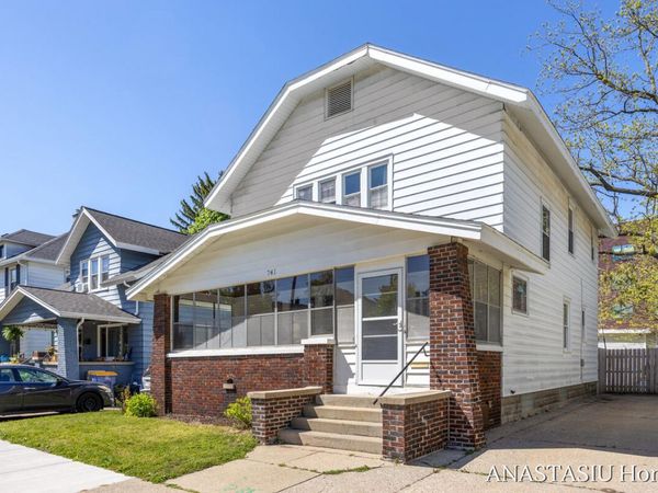 741 Crescent Street NE, Grand Rapids, MI 49503