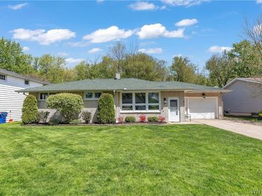 53 Burgundy Ter, Williamsville, NY 14228