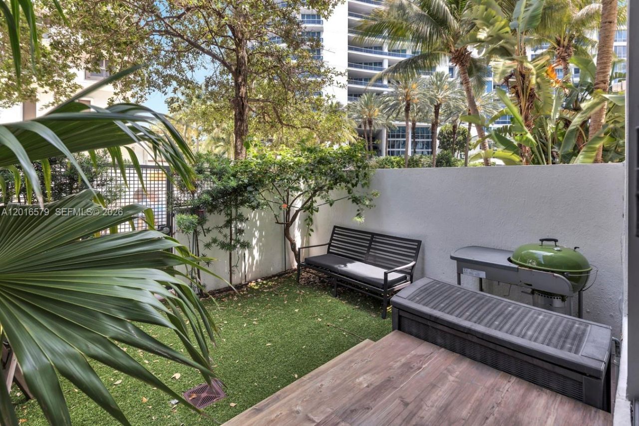 6000 Collins Ave , Unit 129, Miami Beach, FL 33140 Photo