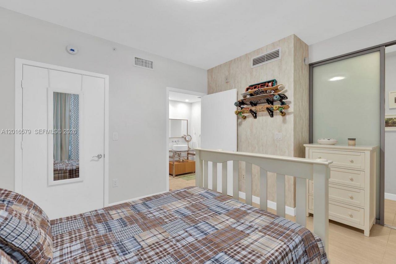 6000 Collins Ave , Unit 129, Miami Beach, FL 33140 Photo