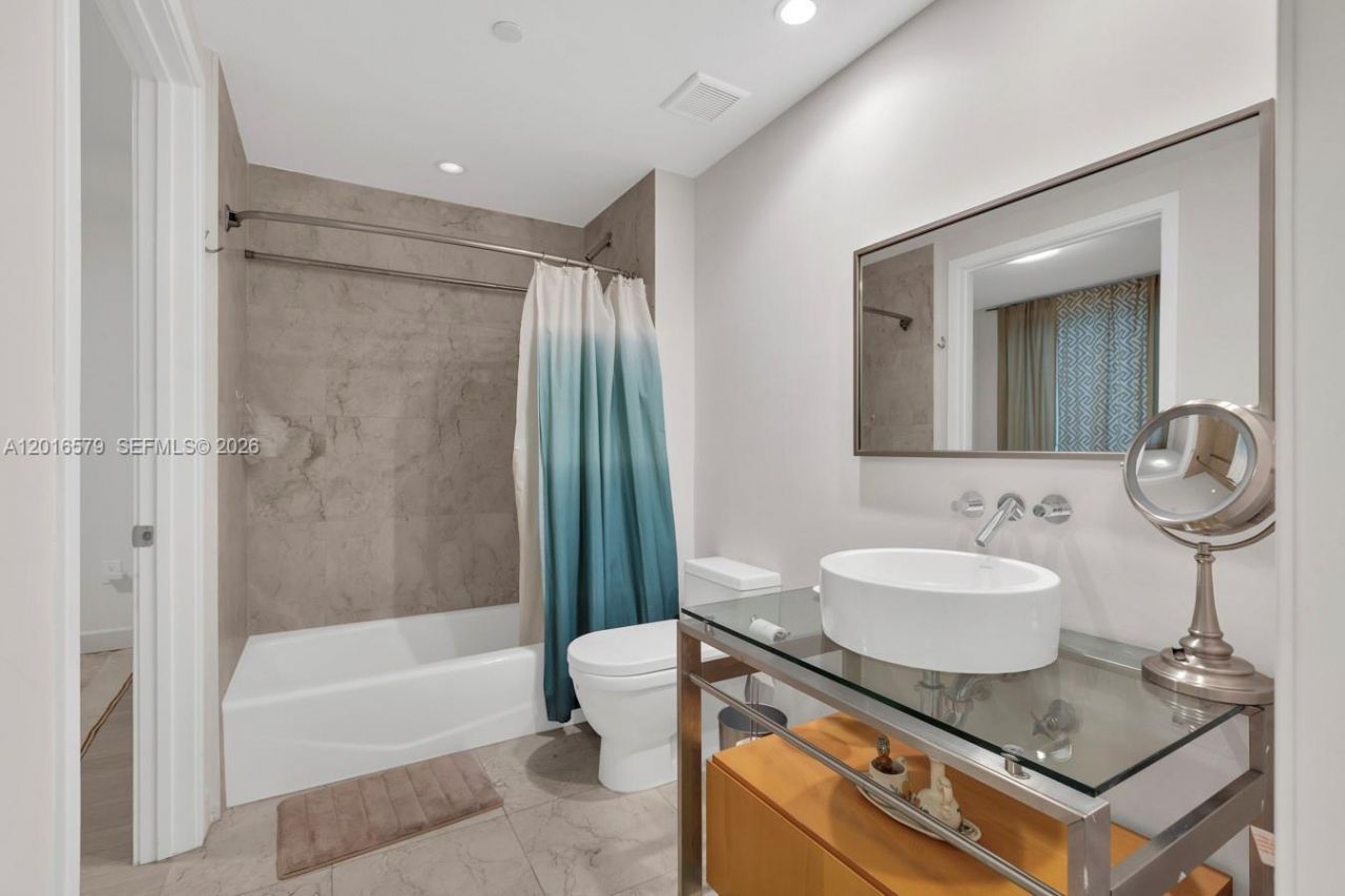 6000 Collins Ave , Unit 129, Miami Beach, FL 33140 Photo